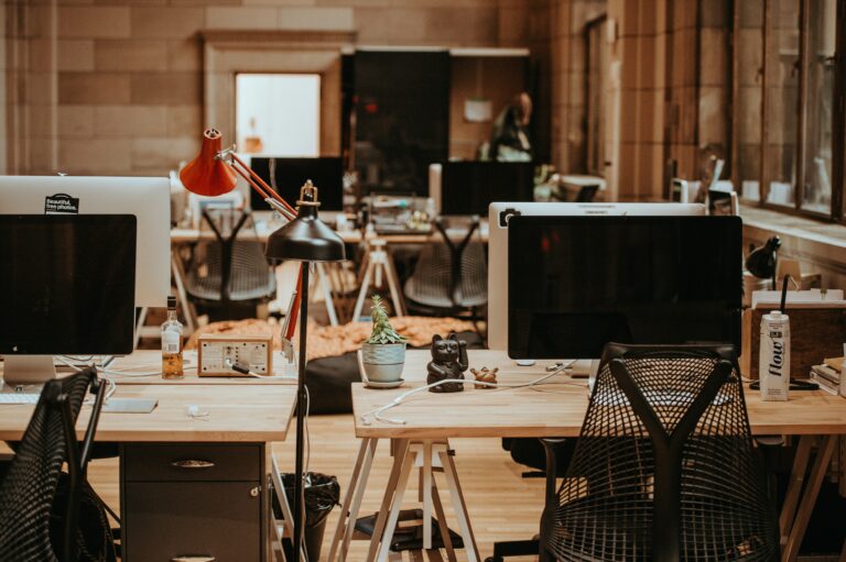 Die richtige IT Ausstattung für Unternehmen: Betriebssysteme und Bürosoftware im Überblick
